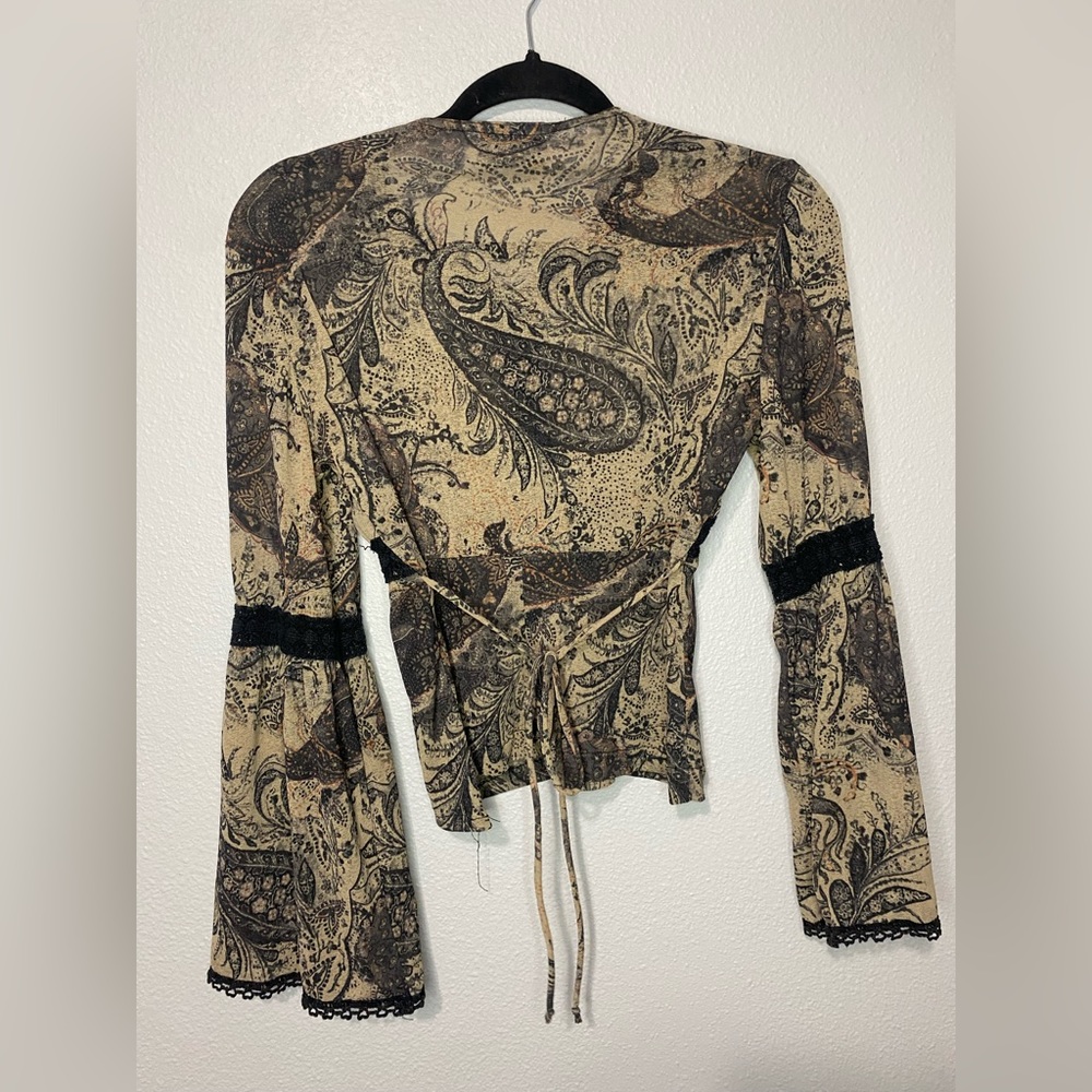Breakin loose bell sleeve top - Picture 5 of 6